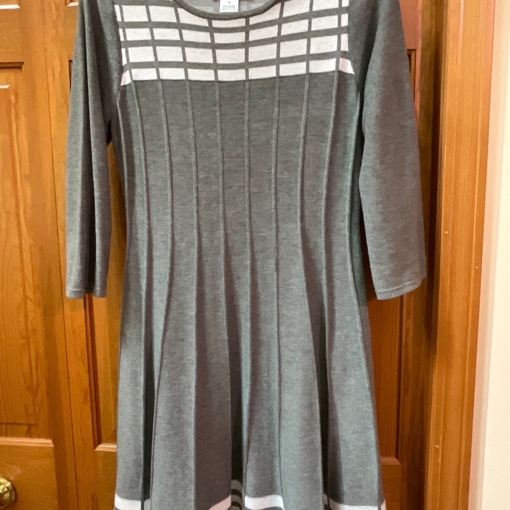 Ladies Jessica H Gray and White Knit Dress